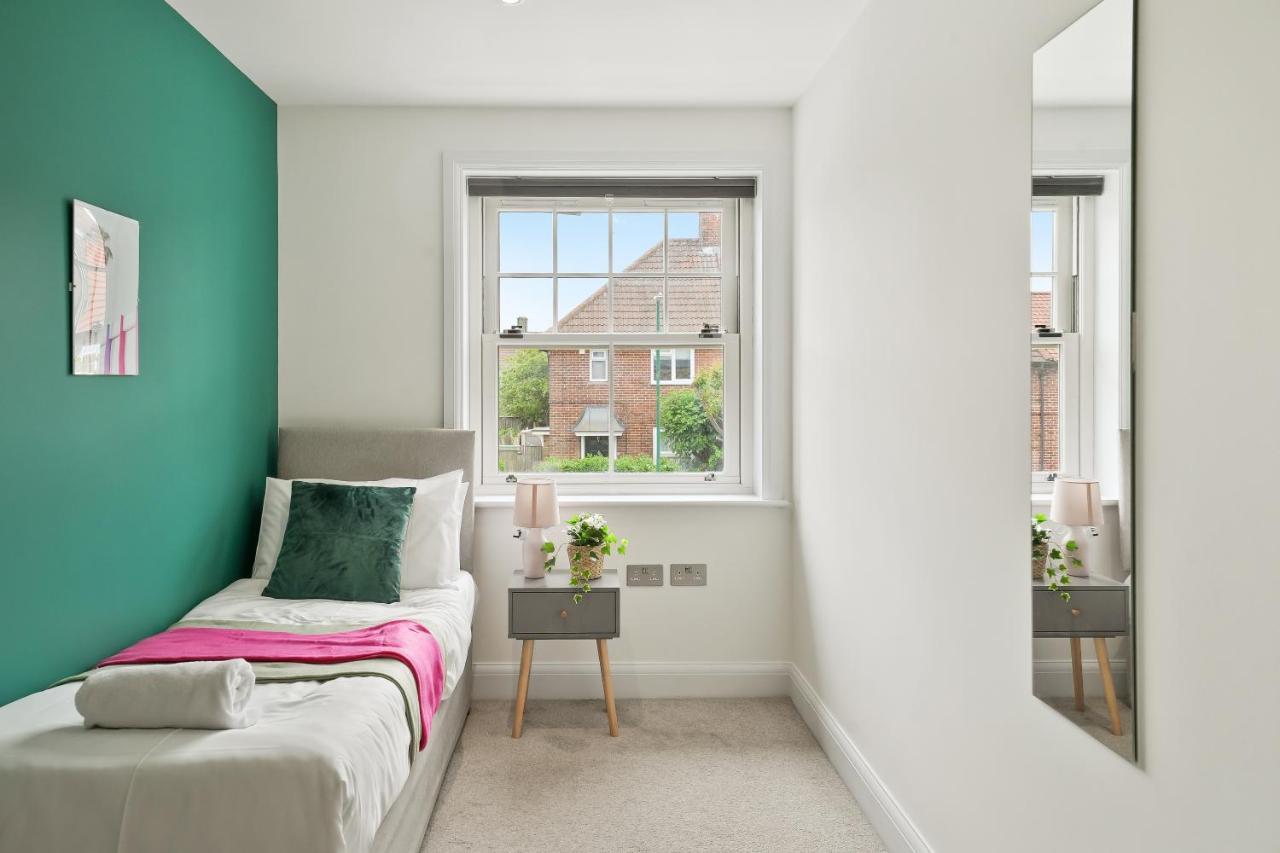 Lovely 4 Bed With Ensuite Free Wifi Off Street Parking In Sutton Morden  Eksteriør bilde