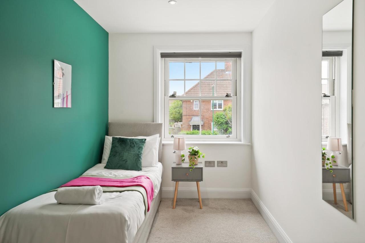 Lovely 4 Bed With Ensuite Free Wifi Off Street Parking In Sutton Morden  Eksteriør bilde
