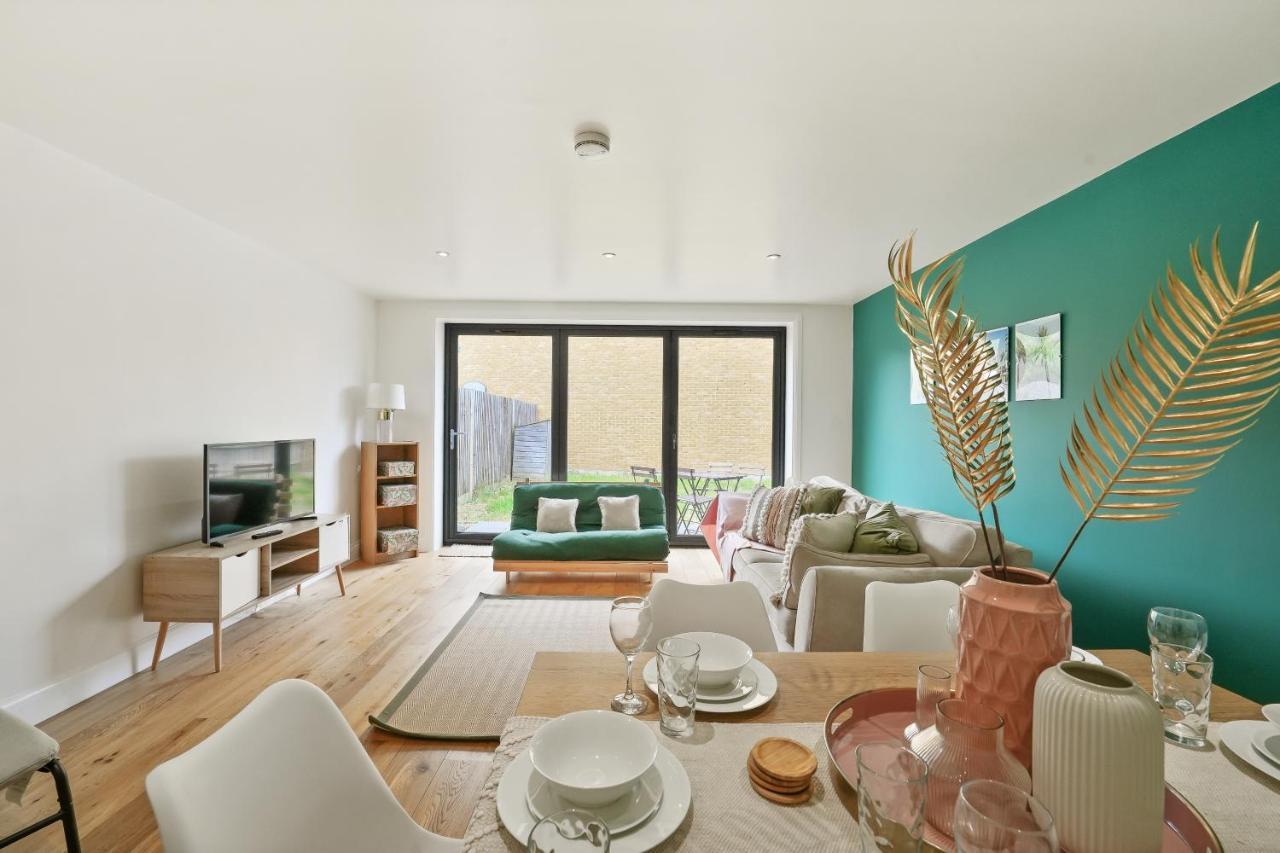 Lovely 4 Bed With Ensuite Free Wifi Off Street Parking In Sutton Morden  Eksteriør bilde