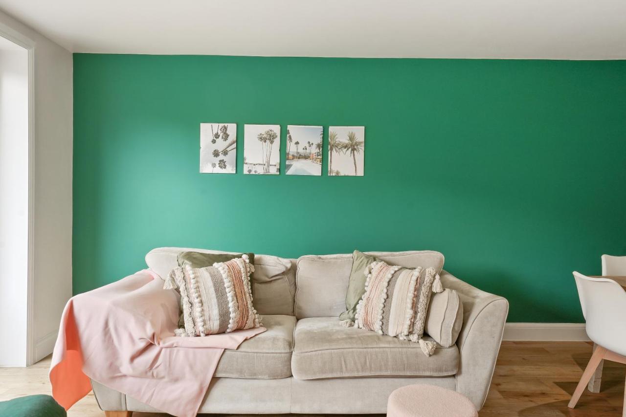 Lovely 4 Bed With Ensuite Free Wifi Off Street Parking In Sutton Morden  Eksteriør bilde