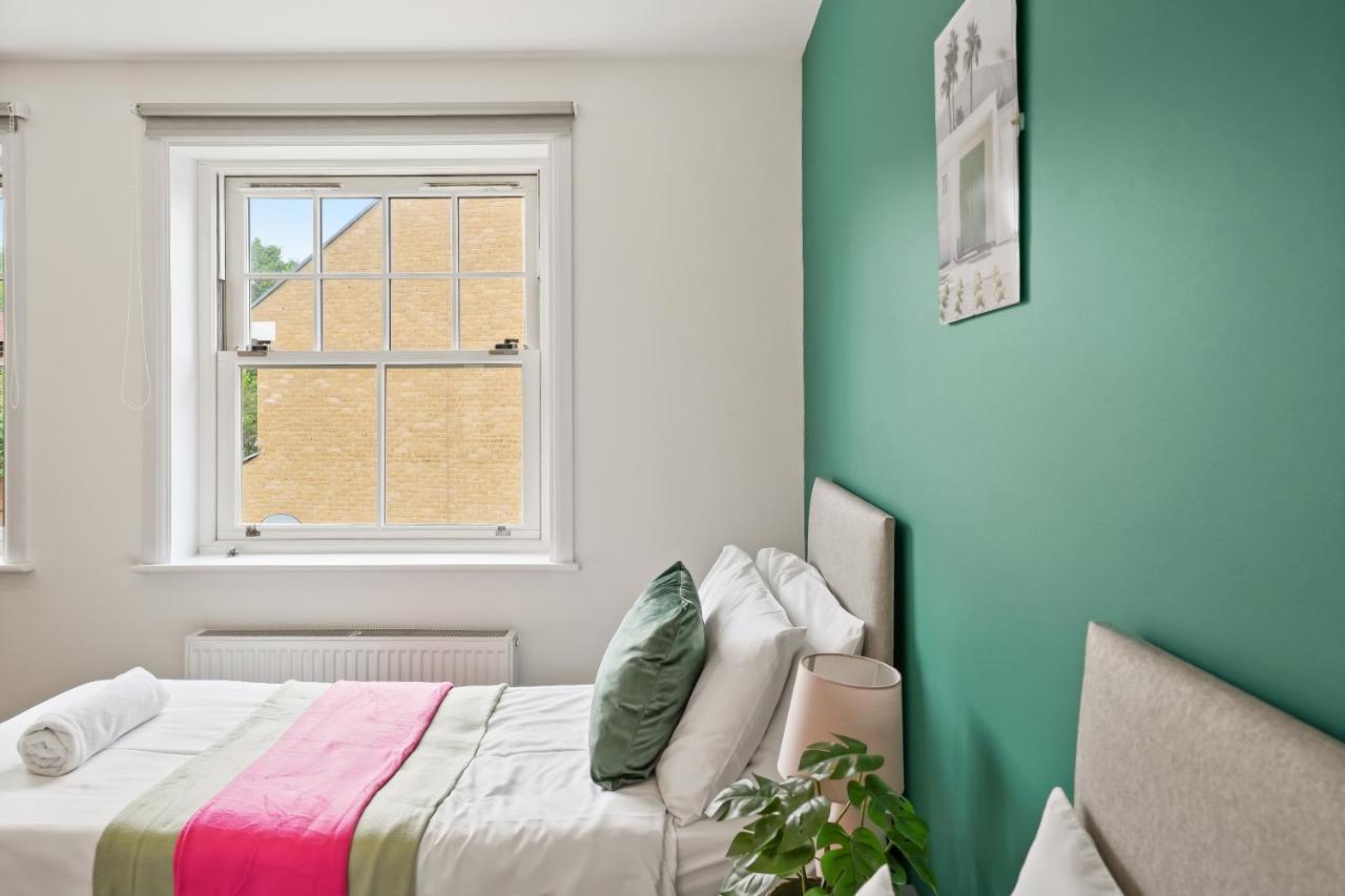 Lovely 4 Bed With Ensuite Free Wifi Off Street Parking In Sutton Morden  Eksteriør bilde